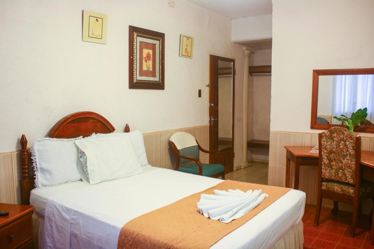 Hotel Maya Corozal Buitenkant foto